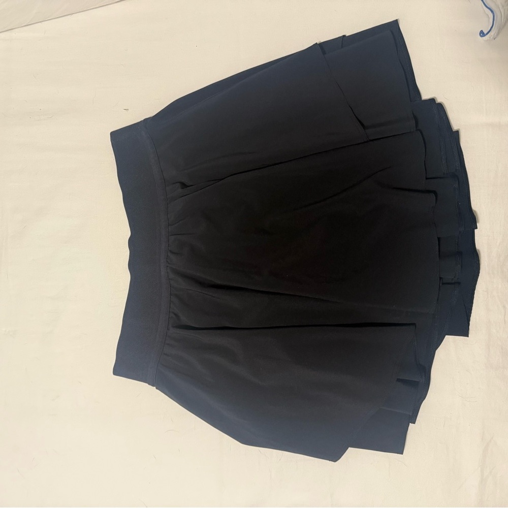 Black Women's Lululemon Skirt w/ built in shorts